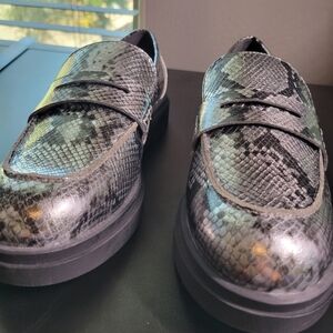Womens Snakeskin Pattern Loafers Size 10M